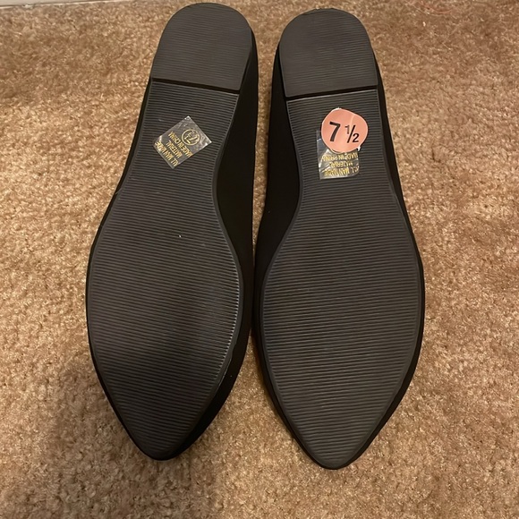 Women’s black slip on flats - Picture 4 of 5